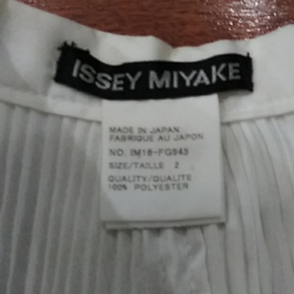 Issey Miyake white skirt - Picture 3 of 3